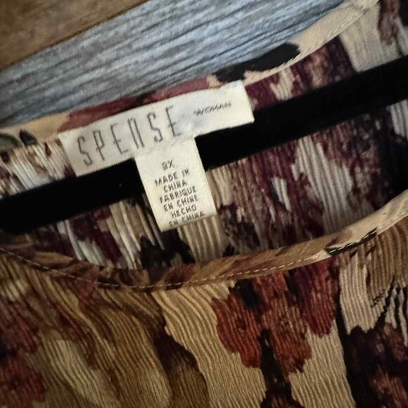 Floral Plus Size Blouse - Picture 3 of 5